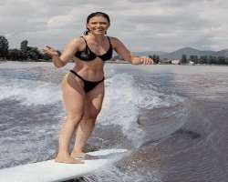 The YouTuber is a fun-loving and practices adventure sports like Water Skii in her spare time.